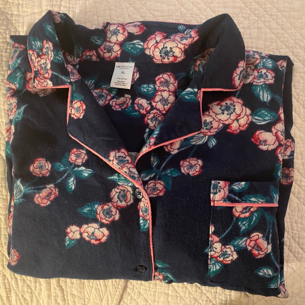 Liz Claiborne full button flannel night shirt